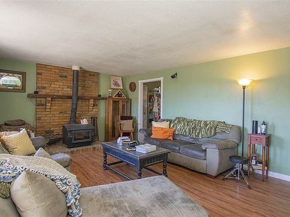 4th image of 1396 Jobs Peak Dr