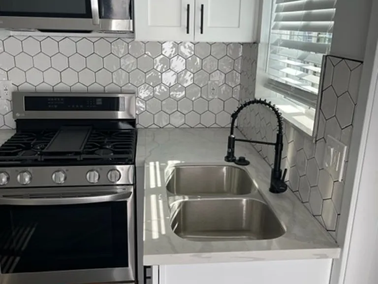 913 S Harlan Ave — Photo 3