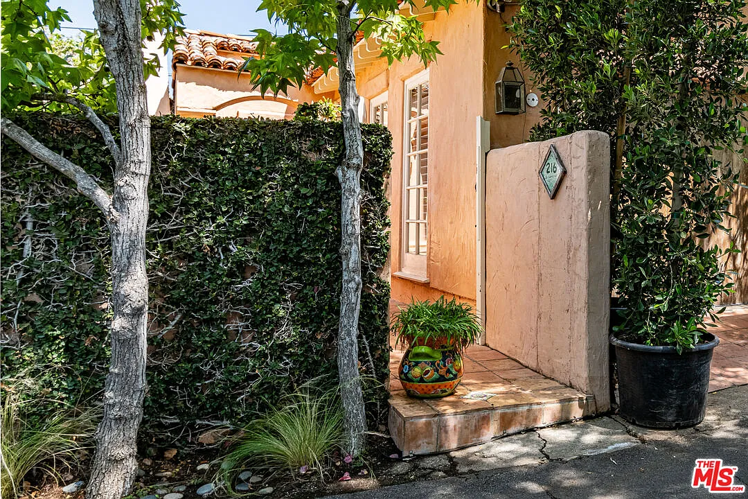 1 bed, 1.0 bath, $3,000 — Photo 1