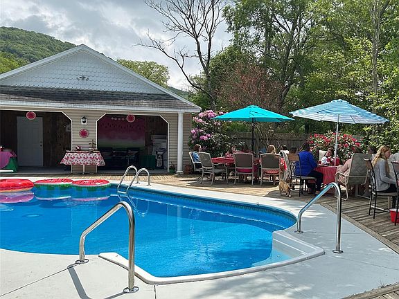 3rd image of 290 Gulf Road