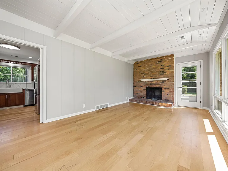 6096 Darramoor Rd — Photo 10