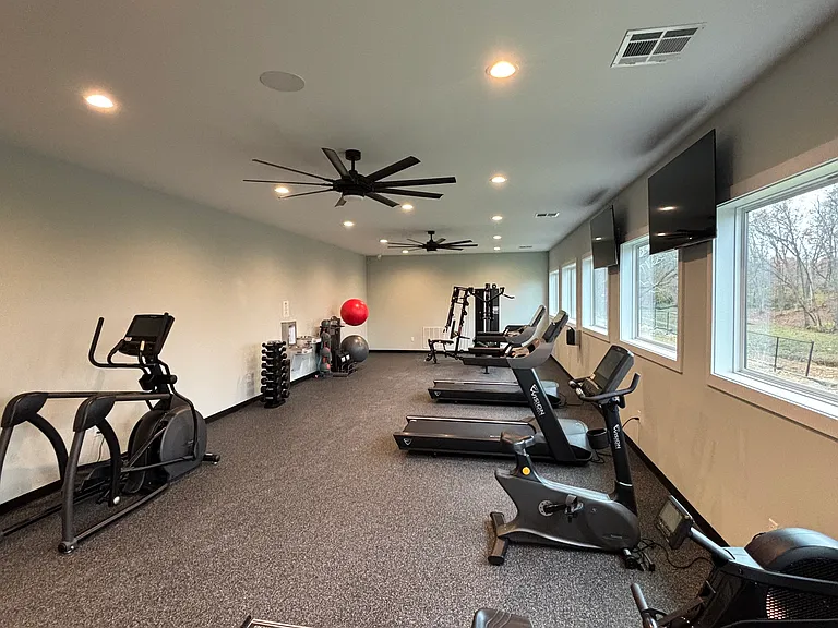 24/7 onsite fitness center