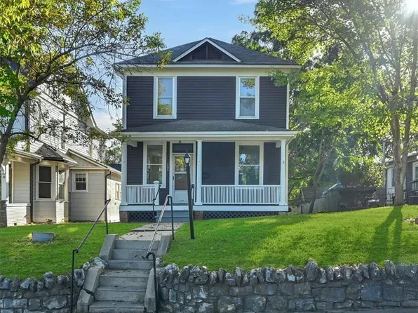 905 3rd Ave, Leavenworth, KS 66048