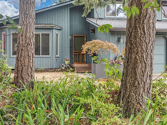 4th image of 2022 165th Street Ct E