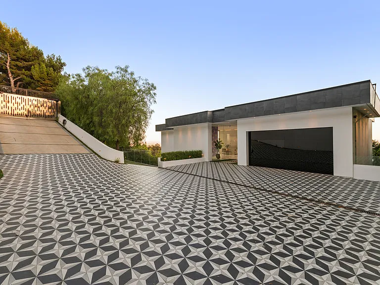 7080 W Mulholland Dr — Photo 38