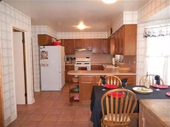3rd image of 252 Westbridge Dr