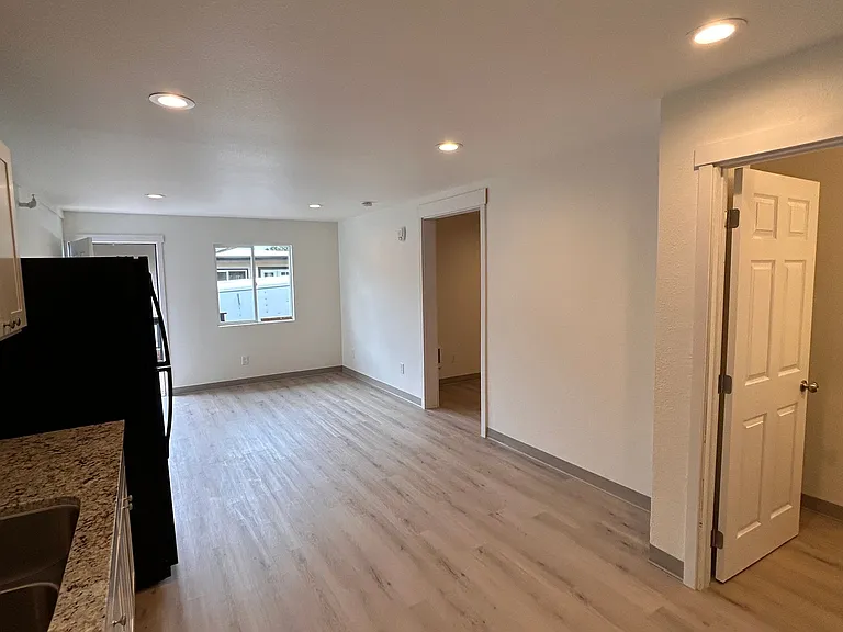 324 W King St — Photo 13