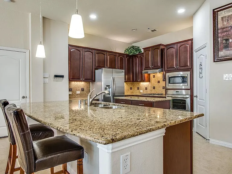 7772 Ivanhoe Dr — Photo 7