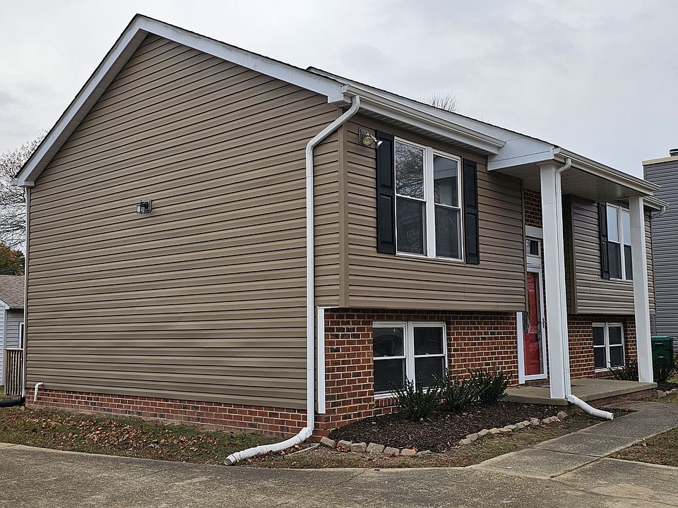 2nd image of 2817 Darton Dr