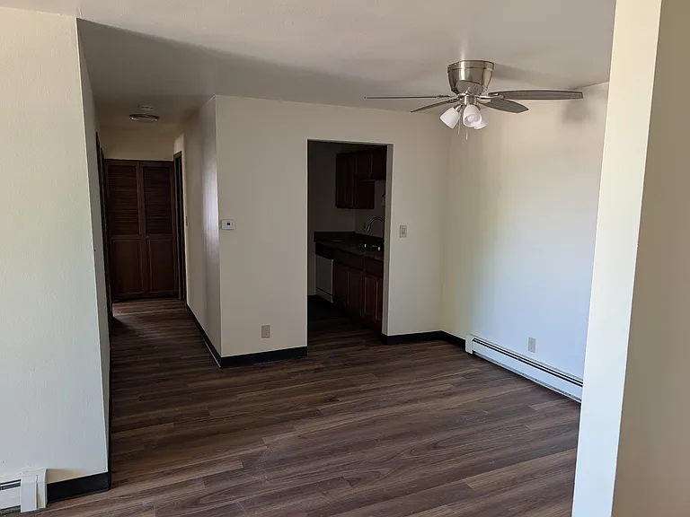 Chateau Apartments — Photo 9
