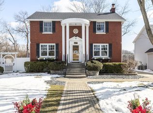 433 S Hillside Ave, Elmhurst, IL 60126