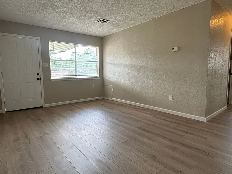 2420 NW 41st St — Photo 5