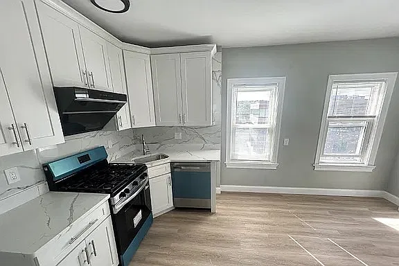 2 bed, 1000 sqft, $2,700 — Photo 3