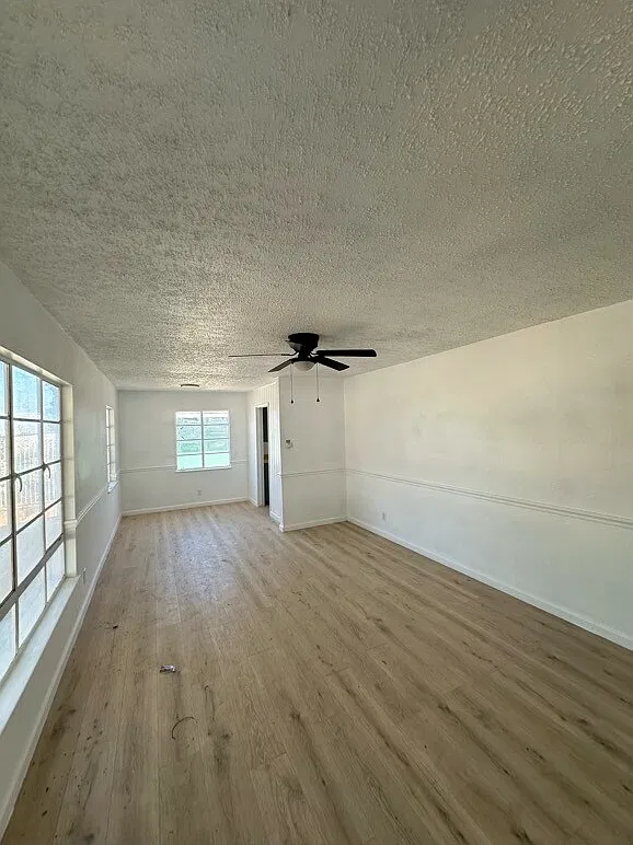 3 bed, 1064 sqft, $2,600 — Photo 4