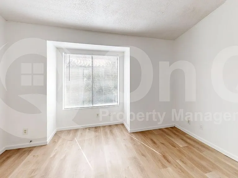 15601 N 30th St #5 — Photo 8