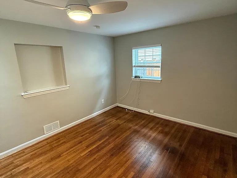 2632 N Sycamore St — Photo 16