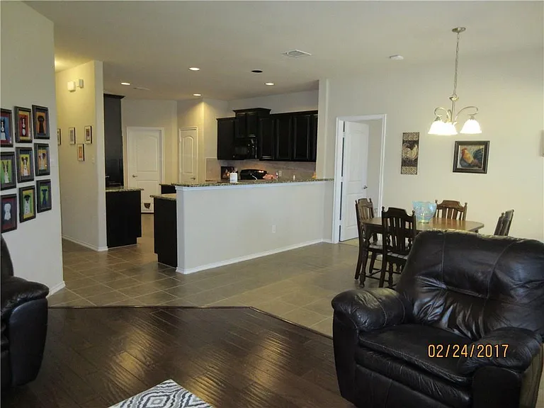 1110 Lubbock Ln — Photo 17