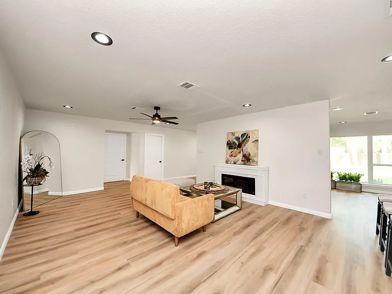 2407 Crestdale Dr — Photo 17