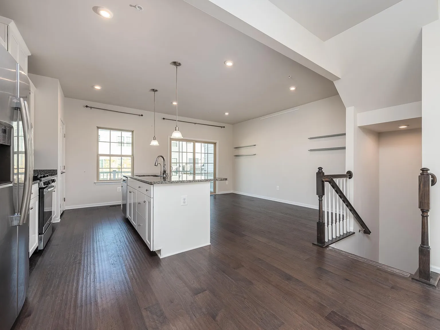 3 bed, 1960 sqft, $3,000 — Photo 4