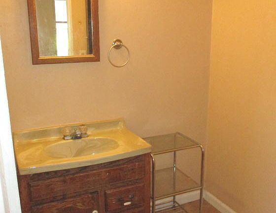 4th image of 1442 Clarendon Ave