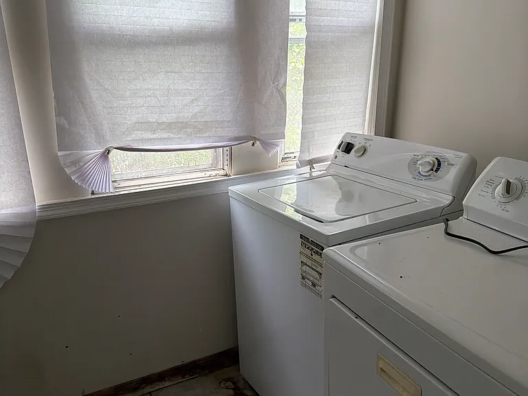 8 Avenue A — Photo 11