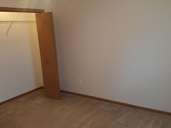 5th image of 805 S 6th St