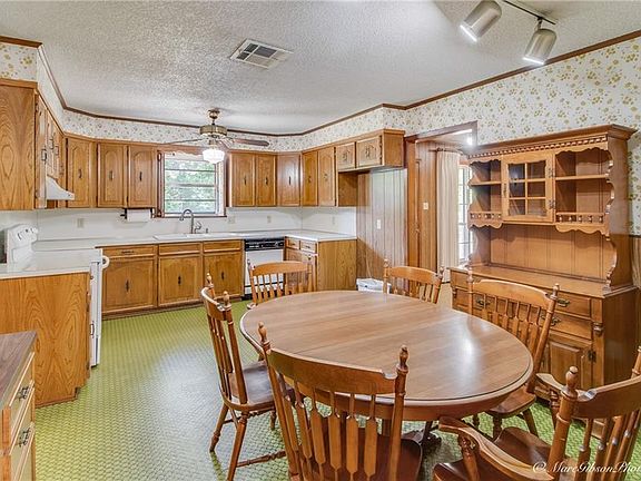 4th image of 703 W Nevada Ave