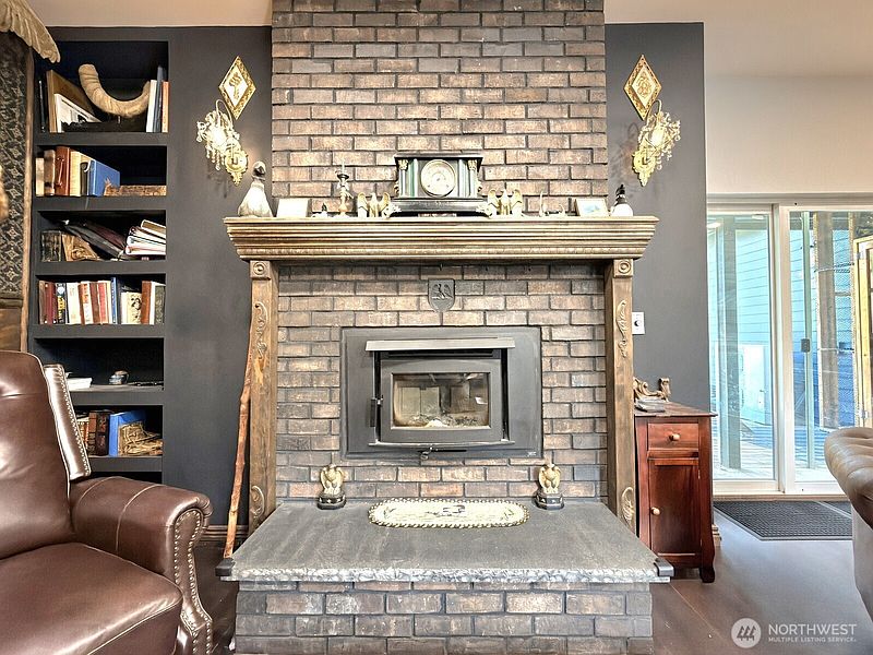4th image of 29715 8th Avenue E