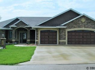 16829 Cordillera Dr, Peosta, IA 52068
