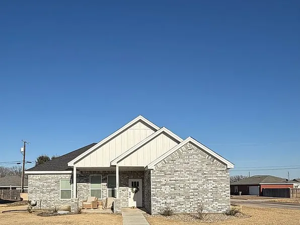 2112 Brooke Ln, Brownwood, TX 76801