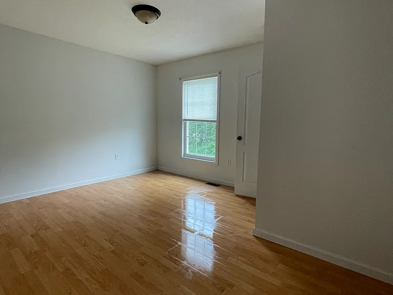 989 Bratton Br #7 — Photo 11