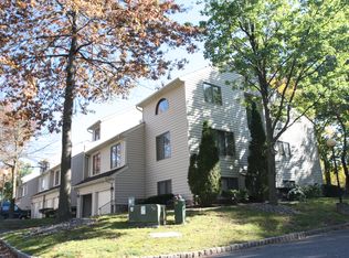 11 L Ambiance Ct, Bardonia, NY 10954