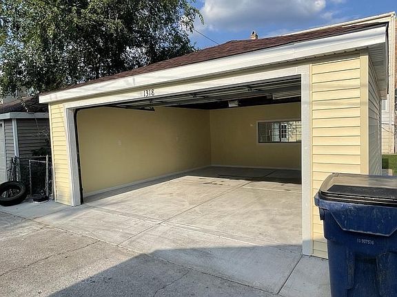 5th image of 1318 S 58th Ave