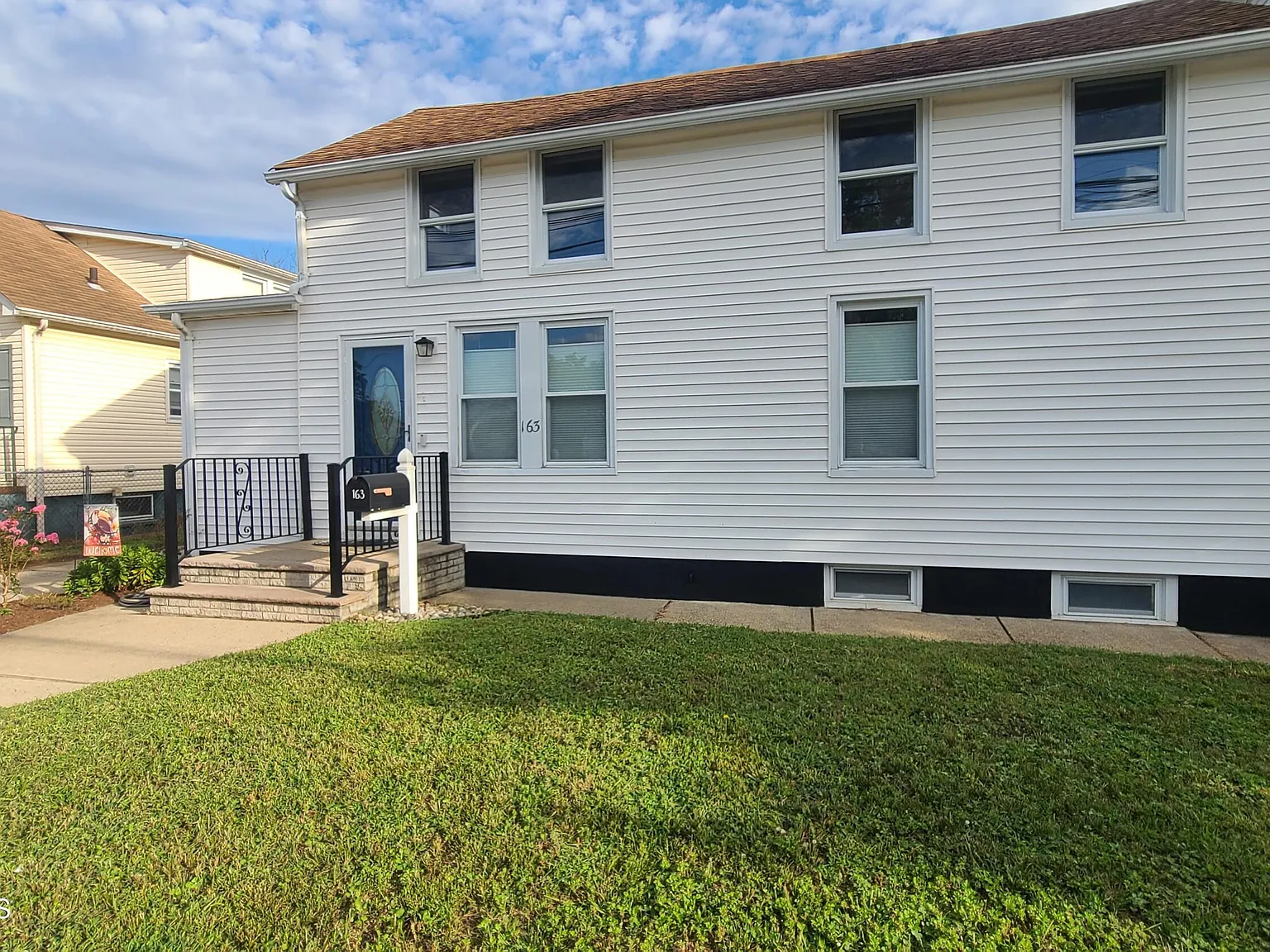 2 bed, 2.5 bath, 1408 sqft, $3,750 — Photo 2