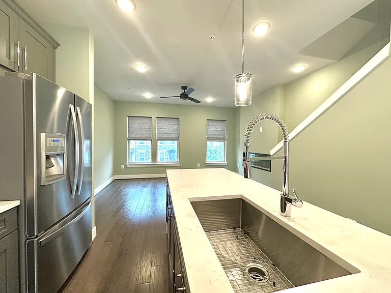 1009 Rockwell Ave — Photo 20
