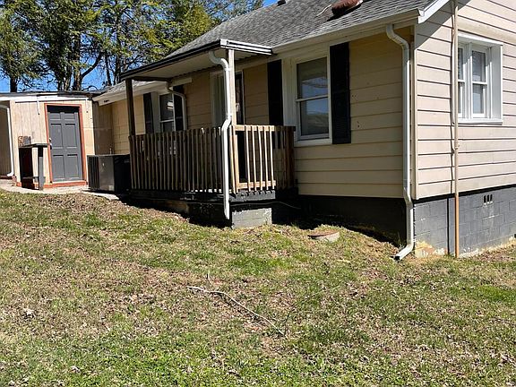 4th image of 2215 Oak St