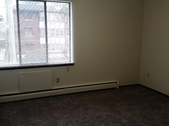 3rd image of 2332 N Oakland Ave