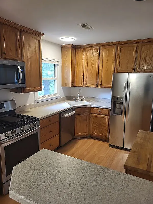4 bed, 1827 sqft, $2,800 — Photo 3