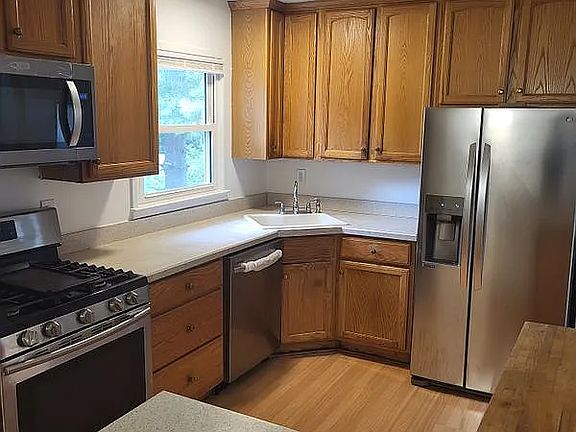 3rd image of 13416 Hillendale Dr