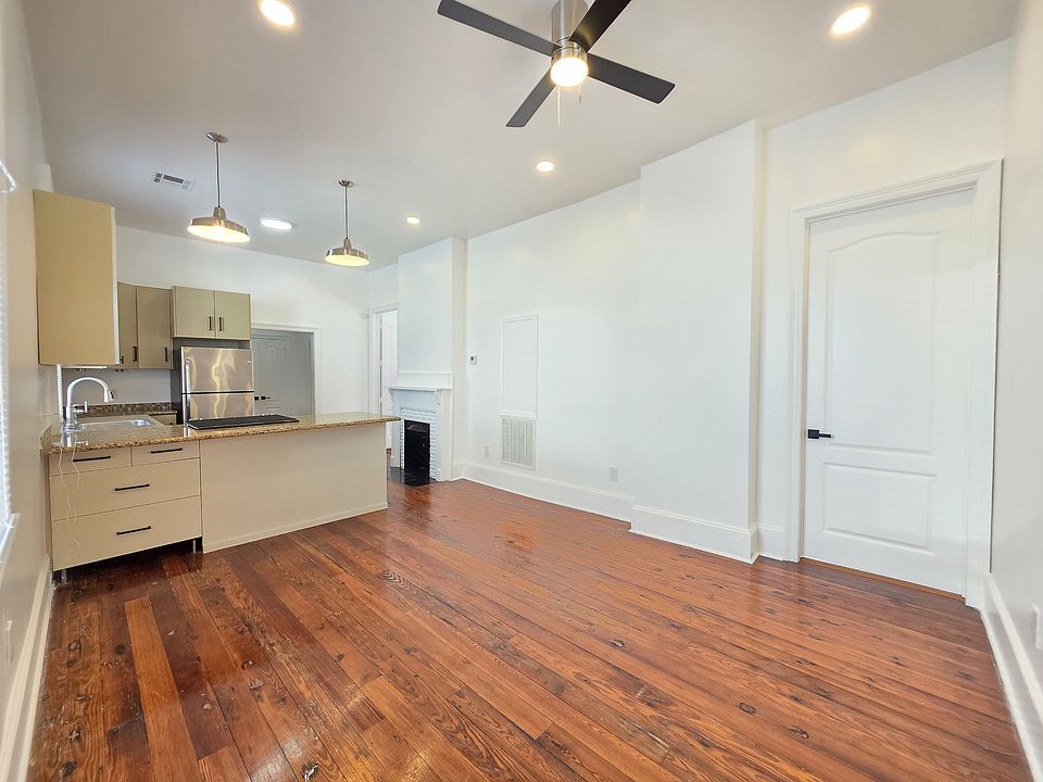 Open concept living room/kitchen