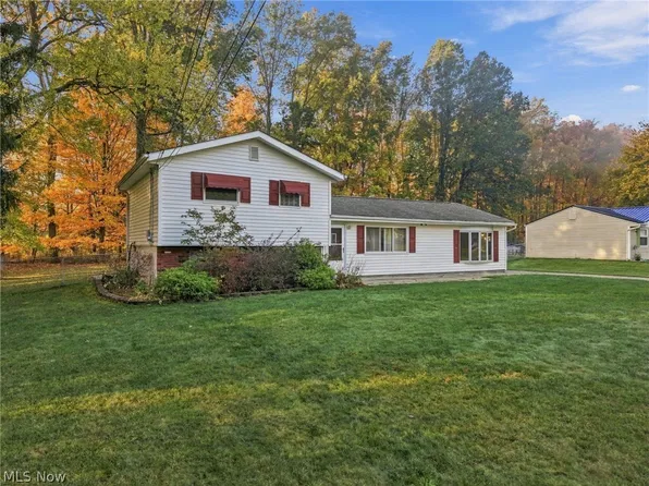 894 Sioux Ln, Macedonia, OH 44056