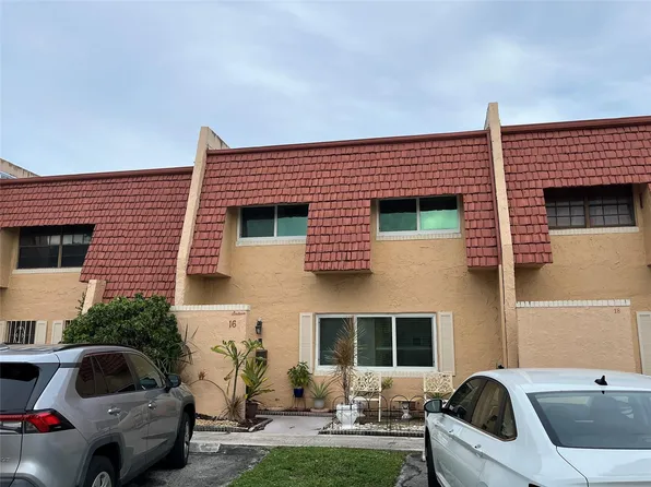 16 Spinning Wheel Ln, Tamarac, FL 33319