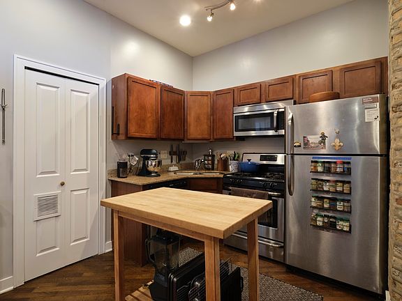 2nd image of 2752 W Le Moyne St #1C