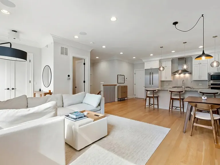 2738 N Racine Ave #1W — Photo 2