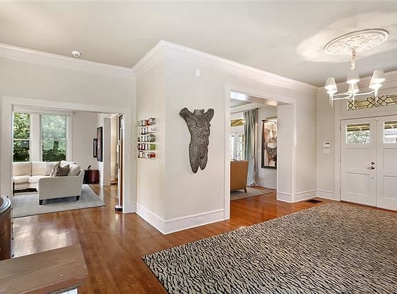 4th image of 7901 Oak St