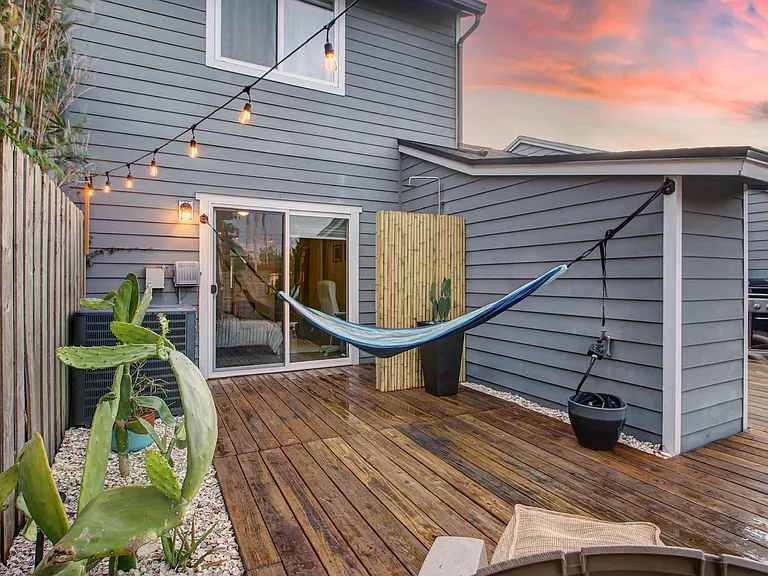 660 Aquatic Dr — Photo 58