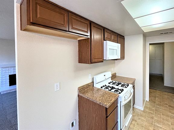 5th image of 3249 Jennifer Dr