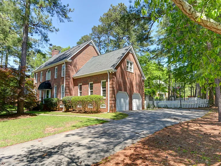 1100 Woodtree Ct — Photo 5