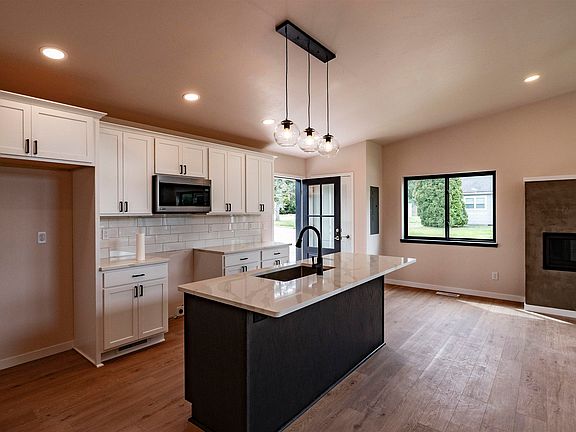 5th image of 206 Lake St