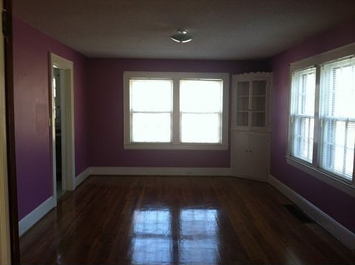 4th image of 2402 Richardson Dr